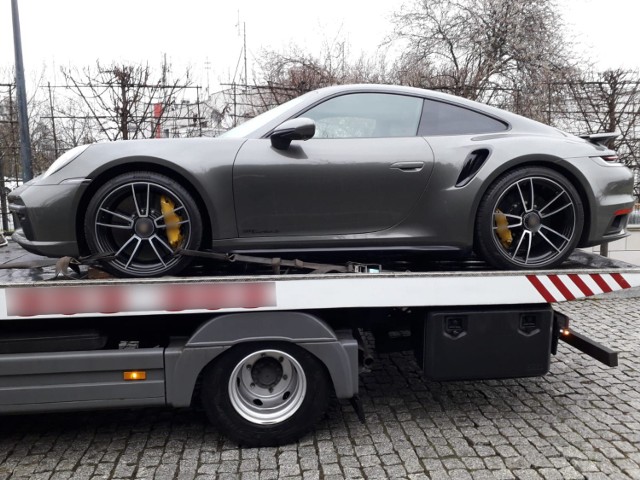 Na poczet prowadzonego postępowania zabezpieczony został samochód o wartości około miliona złotych należący do zatrzymanego.