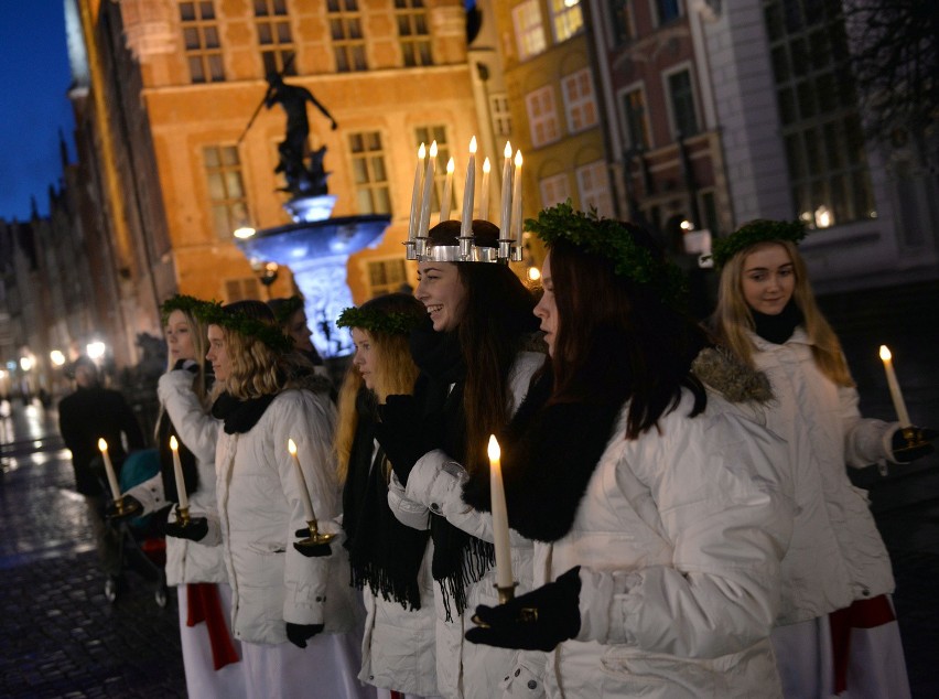 Orszak św. Łucji dotarł ze Szwecji do Gdańska [ZDJĘCIA]