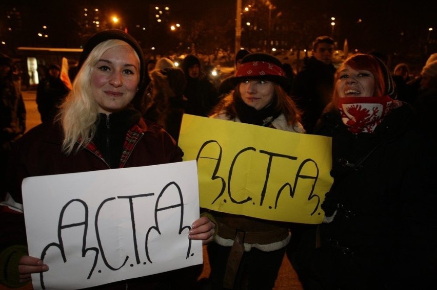 Gdańsk: Protest przed Urzędem Wojewódzkim w Gdańsku przeciwko ACTA