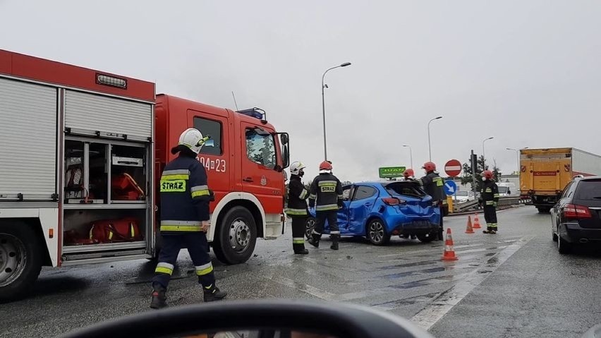 Zobacz zdjęcia z groźnego wypadku trzech aut pod Wrocławiem