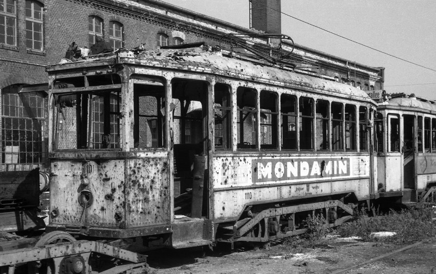 Zniszczony tramwaj, rok 1945