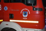 Dym w budynku mieszkalnym w Żukowie - starsze małżeństwo zabrano do szpitala