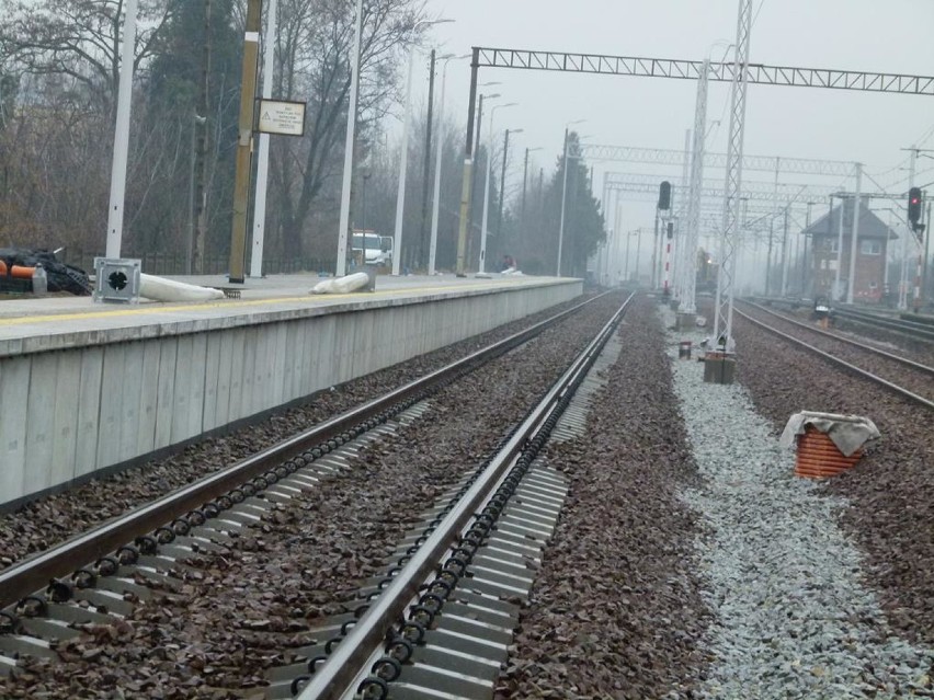 Stacja  PKP w przebudowie. W grudniu w Zduńskiej Woli i Łasku mają być gotowe pierwsze perony
