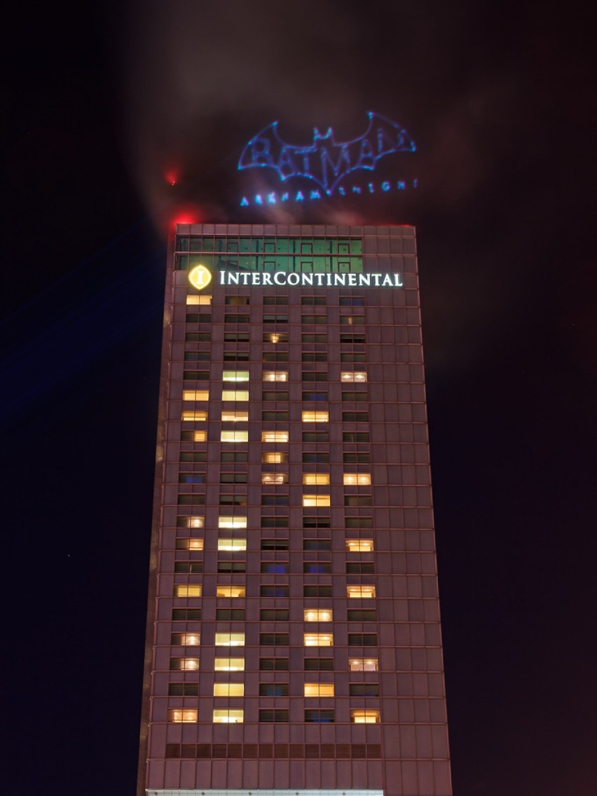 Dym nad hotelem InterContinental. Batman uratował miasto...