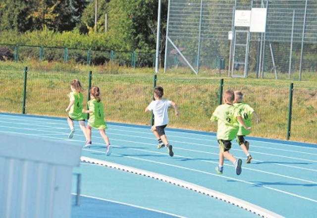 Na stadionie odbyły się zawody dla młodzieży. Na poważne zmagania lekkoatletyczne na razie trudno się tu decydować