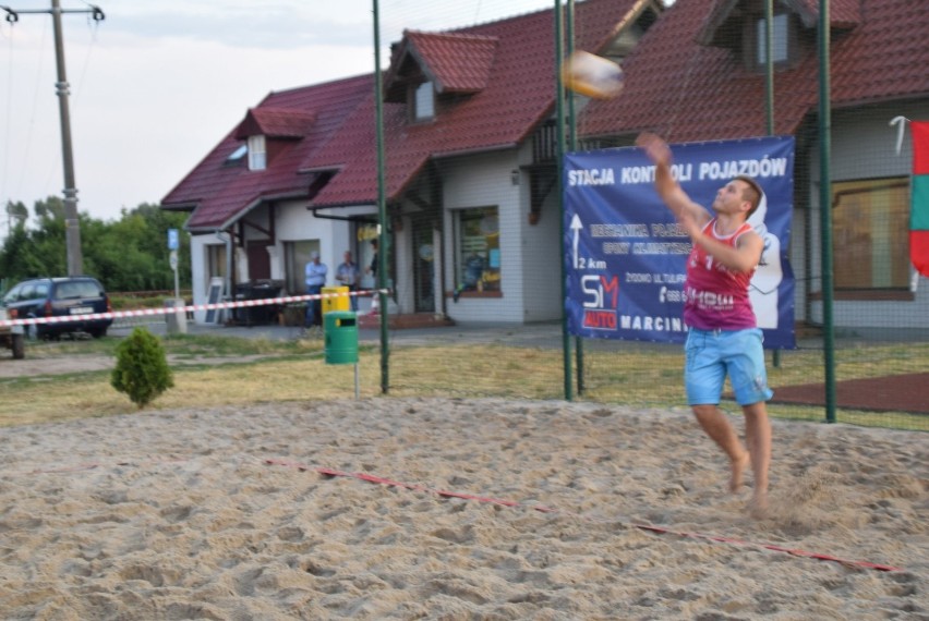 Nocny Turniej Siatkówki Plażowej w Żydowie odbywa się trzeci rok z rzędu