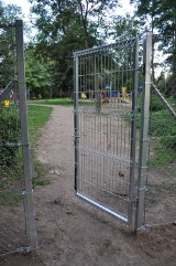 Śremski park miejski: brakuje tylko drutu kolczastego [ZDJĘCIA]