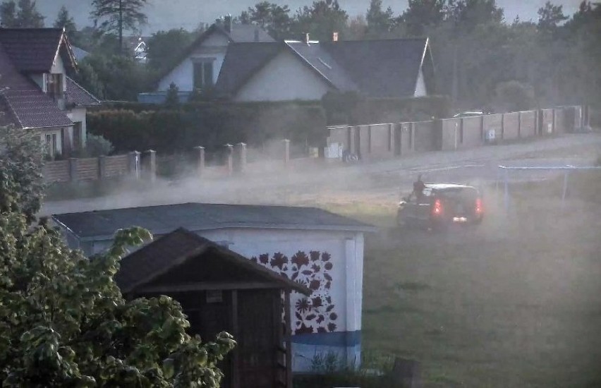 Wejherowo. Mieszkaniec Luzina jeździł po boisku przy Placu im. Ryszarda Jakubka