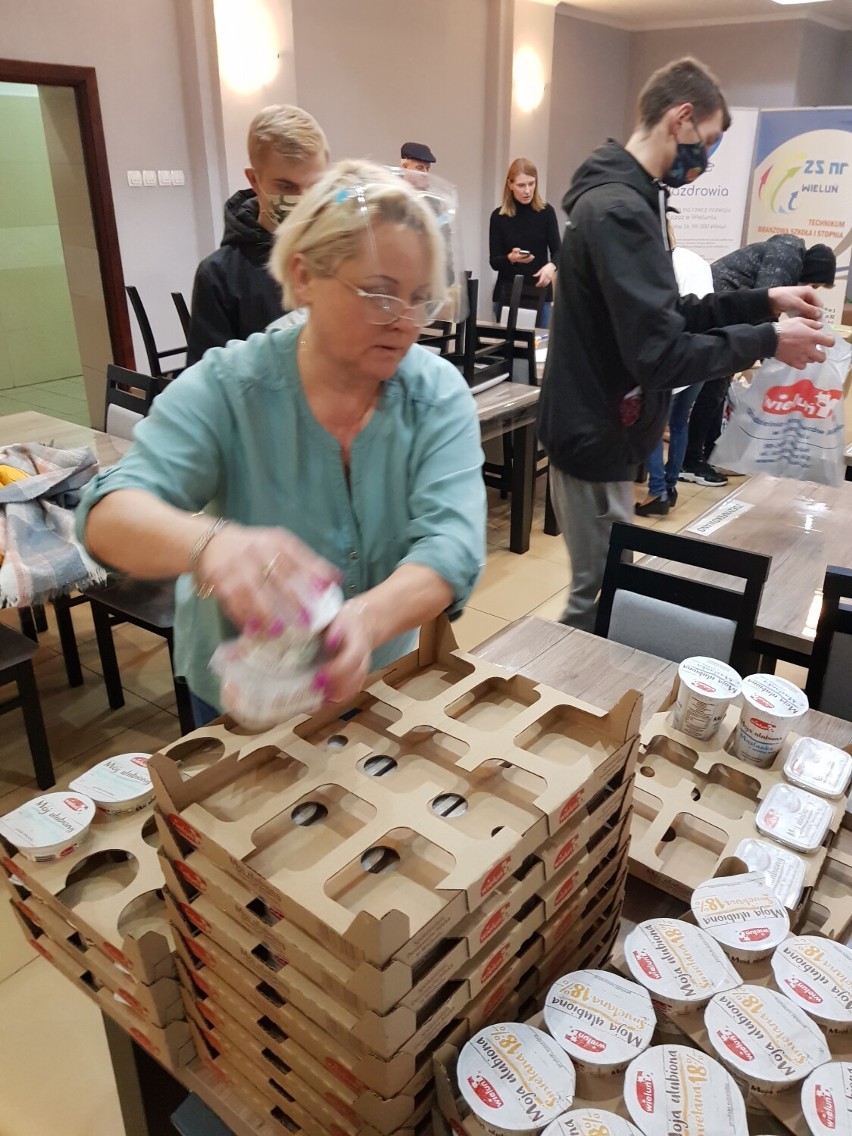 W Wieluniu na święta Bożego Narodzenia znów przygotują paczki dla seniorów i osób niepełnosprawnych. Czekają na darczyńców