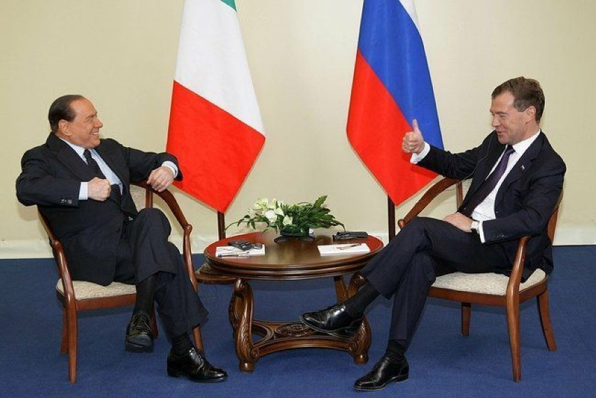 Silvio Berlusconi i Dmitrij Miedwiediew.