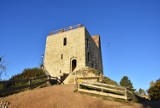 Oszałamiające jesienne panoramy z ruin zamku pod Tarnowem. Z odbudowanej wieży widać Dolinę Dunajca i Pogórze [ZDJĘCIA]