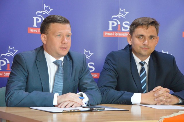 Michał Trzoska (z lewej) i Jakub Wolski podczas konferencji