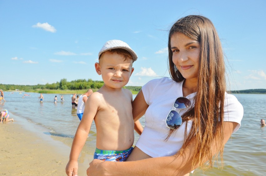 Tłumy w Cieszanowicach. Na plażach wokół zbiornika w...