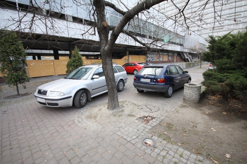 Parking w miejscu Pałacu Ślubów. Czy tak ma wyglądać centrum Katowic?