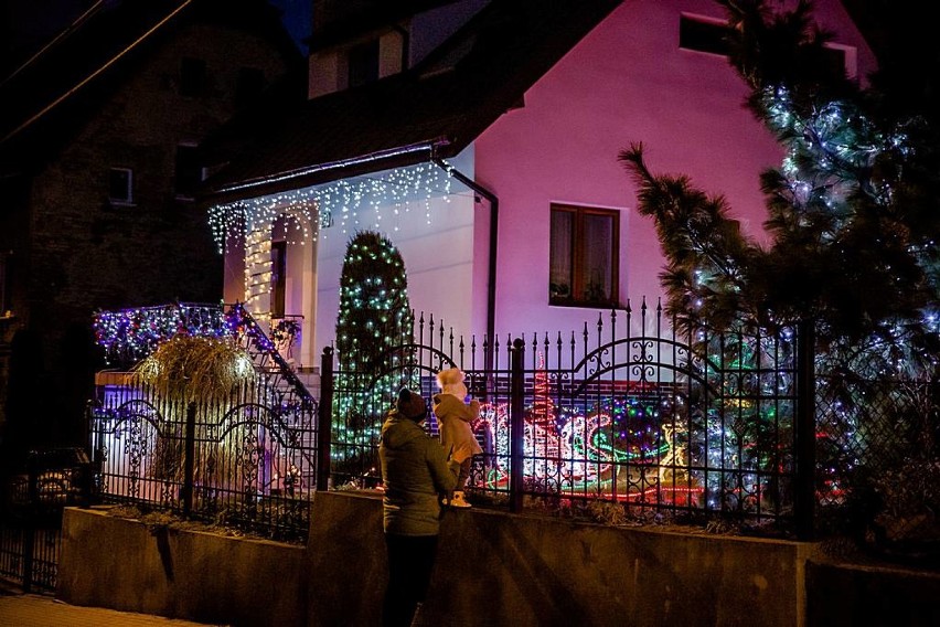 Wałbrzych: Konradów bajkowa kraina w świątecznej iluminacji (ZDJĘCIA)