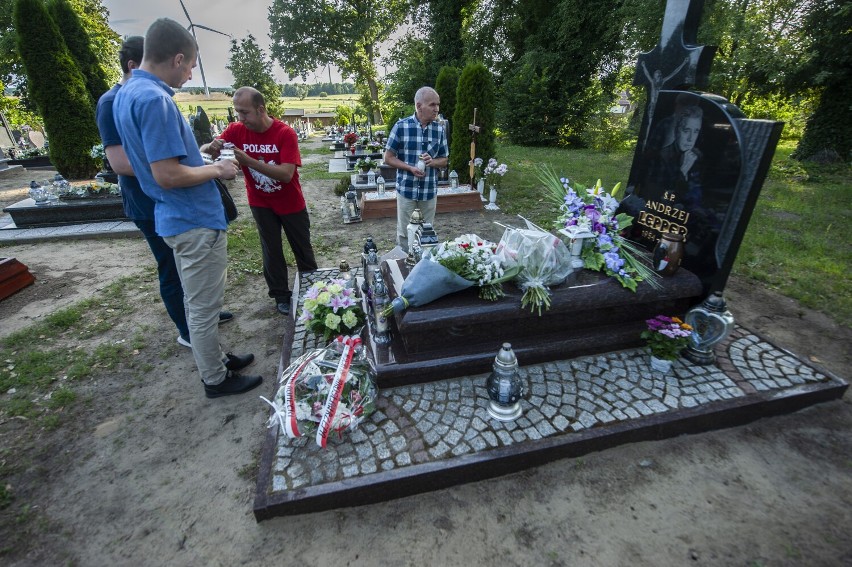 Na cmentarzu w Krupach w gminie Darłowo zorganizowano...