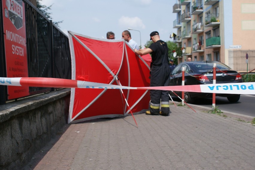 Policja w Kaliszu: Mężczyzna zmarł na chodniku przy ulicy Kościuszki [FOTO]