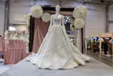 Oto najpiękniejsze suknie ślubne i garnitury. Co jest teraz w modzie? Zobacz zdjęcia z targów ślubnych na MTP w Poznaniu