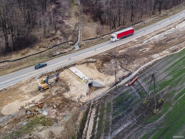 Remont tego odcinka DK1 miał się zakończyć w lipcu 2023 roku, ale prawdopodobnie się przedłuży. Wykonawca złożył roszczenie terminowe


Zobacz kolejne zdjęcia. Przesuwaj zdjęcia w prawo - naciśnij strzałkę lub przycisk NASTĘPNE