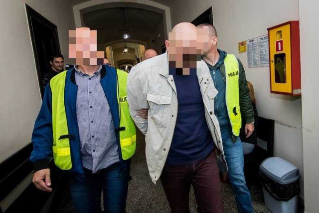 Policjanci doprowadzili Macieja K. do sądu na tzw. posiedzenie  aresztowe
