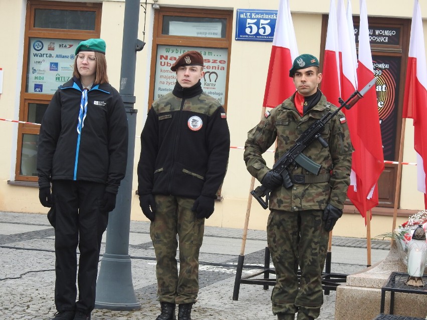 Miejskie obchody Święta Niepodległości w Suwałkach 2021. Były msza, kwiaty i bieg niepodległości [Zdjęcia]