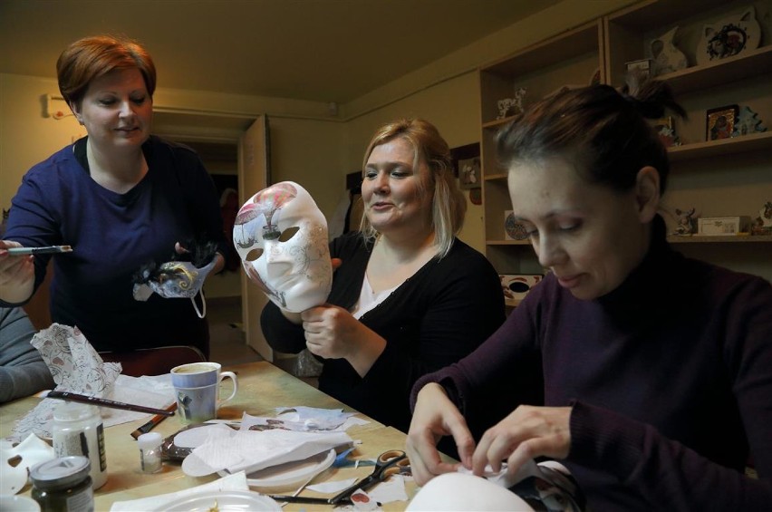 Maski karnawałowe w Piotrkowie robili pedagodzy szkolni ze...