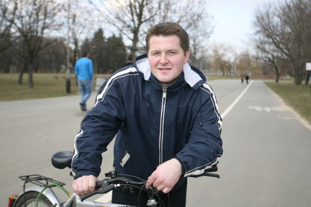 Janusz Borek: Na rowerze jeżdżę codziennie do pracy, do tego na weekendach wyciągam rodzinę albo kolegów i robimy sobie wypady za miasto. Rower to genialny wynalazek!