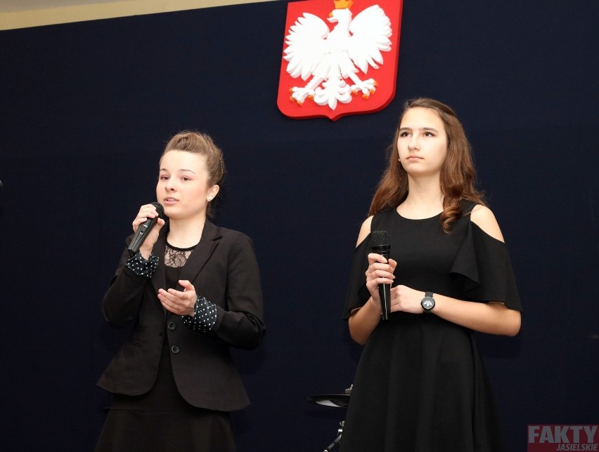Patriotyczne pieśni wybrzmiały w Kołaczycach (VIDEO) (FOTO)
