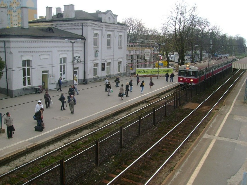 Dworzec Łódź Widzew to miejsce, gdzie zatrzymują się pociągi...