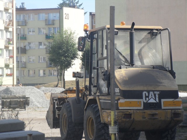 Trwa przebudowa ul. Legionów w Ustce. Prace ruszyły 13 lipca i postępują z dnia na dzień. Realizacja robót przewidziana jest do grudnia 2020 roku, ale wykonawca przewiduje ich zakończenie w listopadzie.