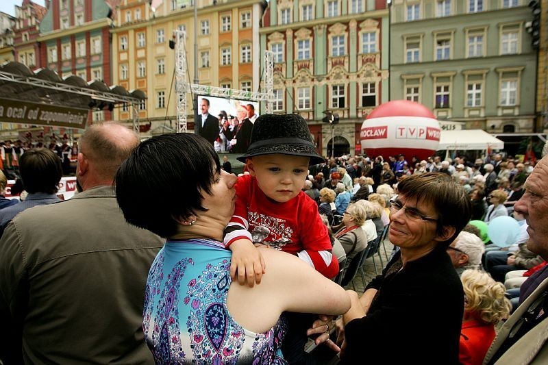 Wrocław: &quot;Mogiły pradziada ocal od zapomnienia&quot;. Patriotyczny koncert na Rynku