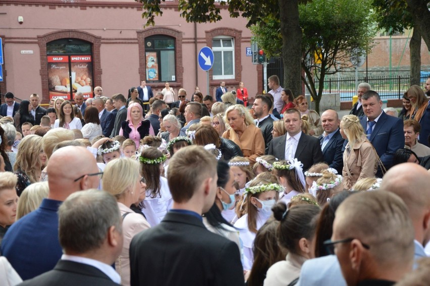 Lębork. Uroczystość I Komunii Świętej w kościele NMP Królowej Polski