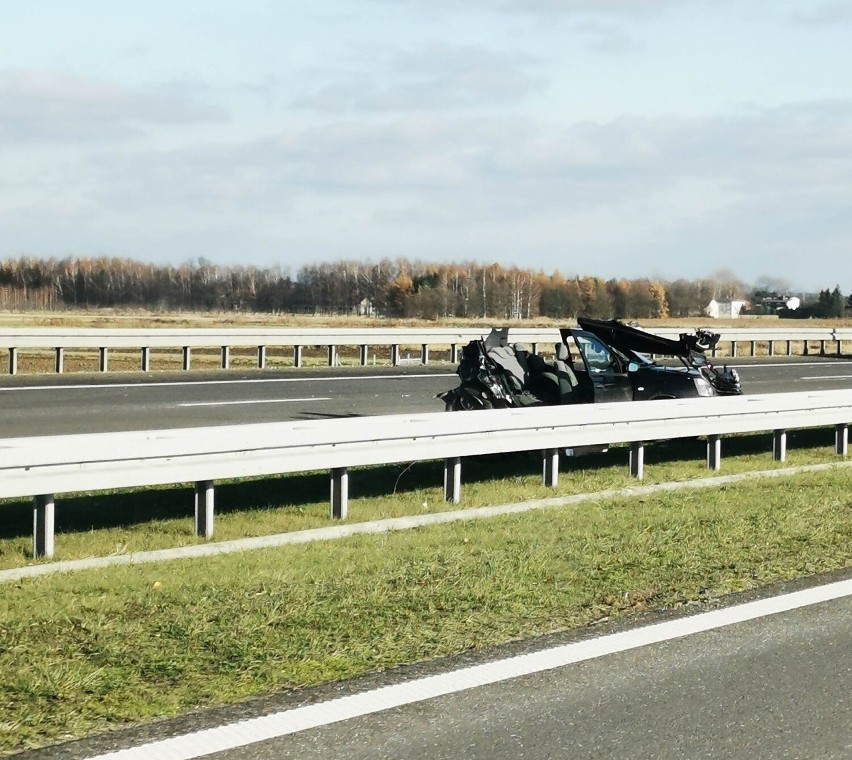 Autostrada A4 w kierunku Rzeszowa była zablokowana. Zderzyły się 2 osobówki między Rzeszowem, a Łańcutem. 2 osoby ranne [ZDJĘCIA]