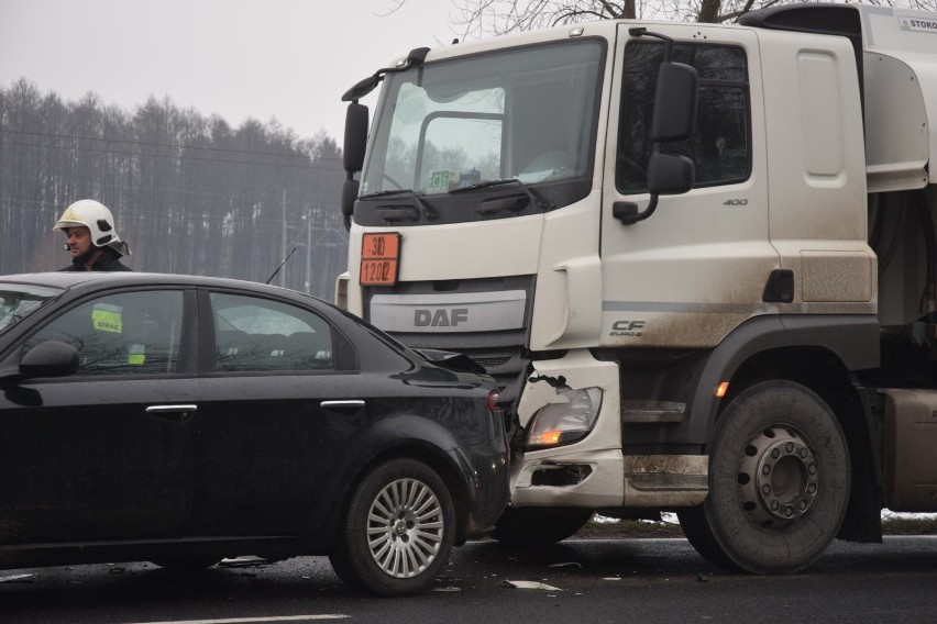 Trzemeszno: Zderzenie auta osobowego z ciężarówką 