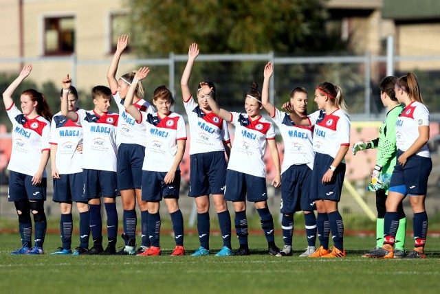 UKS Piotrcovia - Zawisza Rzgów. Mecz III ligi piłki nożnej kobiet na stadionie w Piotrkowie