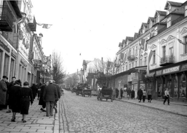 Krupówki, 1939

Ponad 180 tysięcy fotografii z Narodowego Archiwum Cyfrowego www.nac.gov.pl