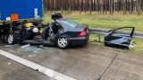 Wypadek na autostradzie A2. Osobówka zakleszczyła się pod naczepą