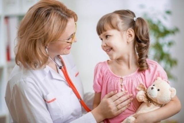 Dla rodziców zdrowie ich pociech jest najważniejszą rzeczą na świecie. Dlatego wybór odpowiedniego lekarza pediatry powinien być przemyślany. Podajemy listę lekarzy najczęściej polecanych przez użytkowników portalu ZnanyLekarz.pl