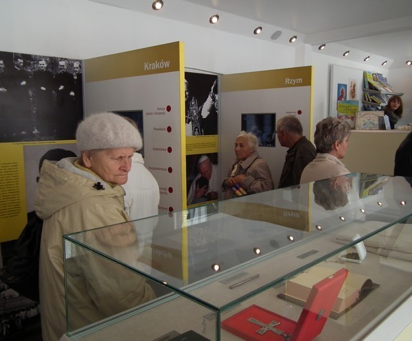 Mobilne muzeum Jana Pawła II w Gorlicach [ZDJĘCIA]