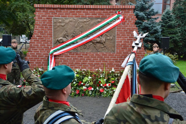 W Nysie stanął nowy pomnik. Upamiętnia przyjaźń polsko-węgierską.