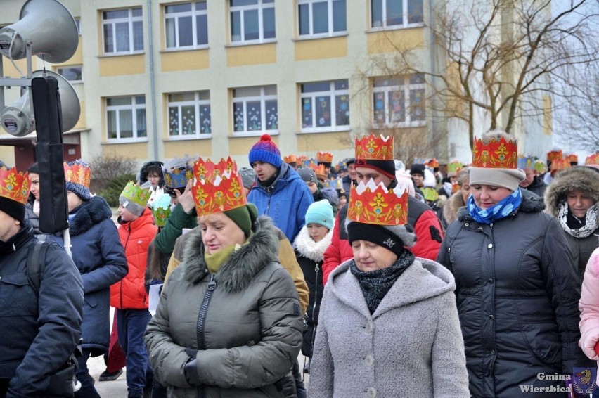 Orszak Trzech Króli w Wierzbicy. Zobacz, jak świętowali mieszkańcy 