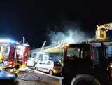 Pożar w Czechach pod Zduńską Wola. W nocy palił się warsztat ZDJĘCIA