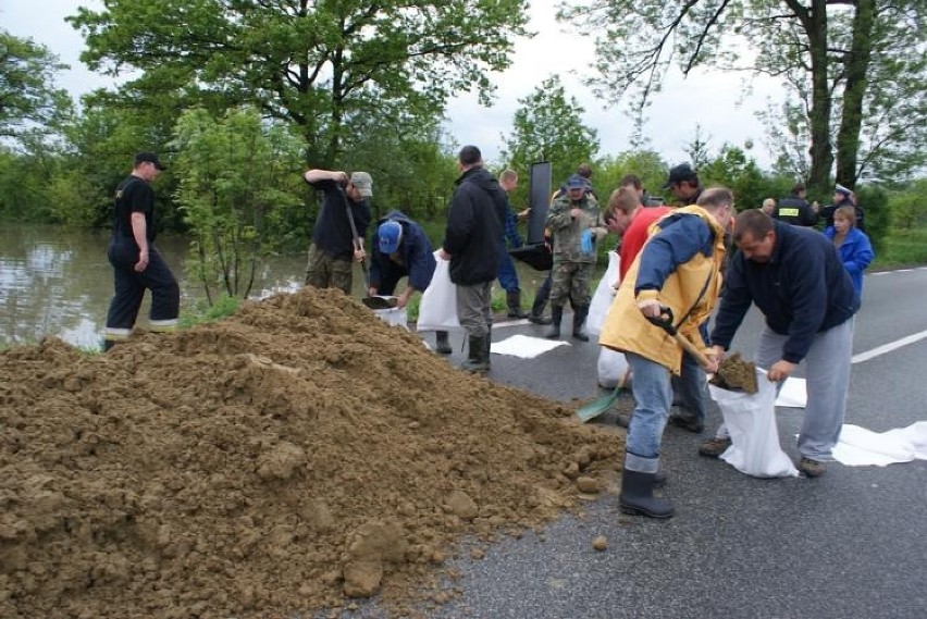 Pamiętna wielka woda w 2010 roku. Wezbrane rzeki zalały wtedy Oświęcim i cały powiat oświęcimski. ZDJĘCIA