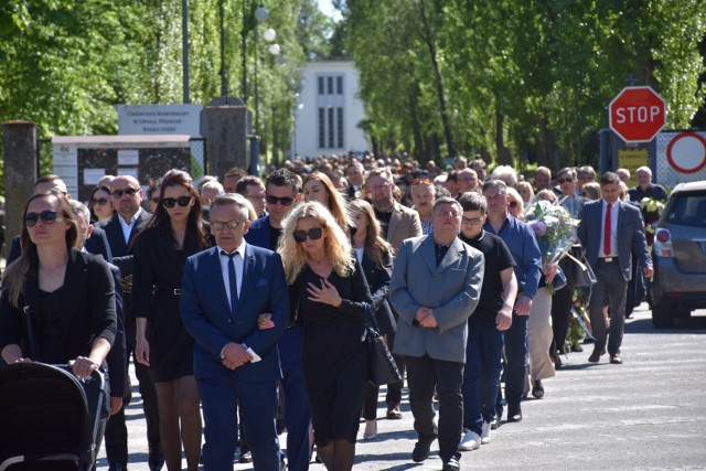 Dr Witold Potwora zmarł w piątek, 13 maja. Miał 60 lat. Szanowanego ekonomistę żegnały tłumy. Wśród nich członkowie rodziny, przyjaciele i wieloletni współpracownicy.