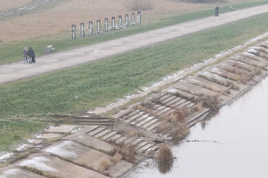 Prace obejmą oba brzegi rzeki na odcinku od mostu Przemysła...