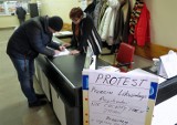 Protest pacjentów w przychodni przy Dmowskiego