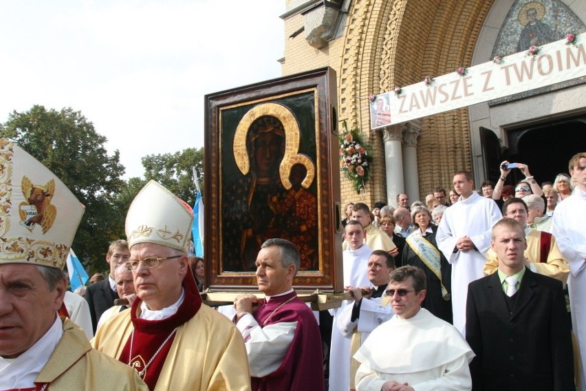 Łódź pożegnała kopię obrazu Matki Boskiej Jasnogórskiej (ZDJĘCIA)