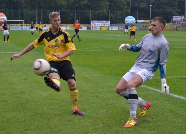 W rundzie jesiennej sezonu 2013/2014 Gryf Wejherowo pokonał Bytovię Bytów 1:0