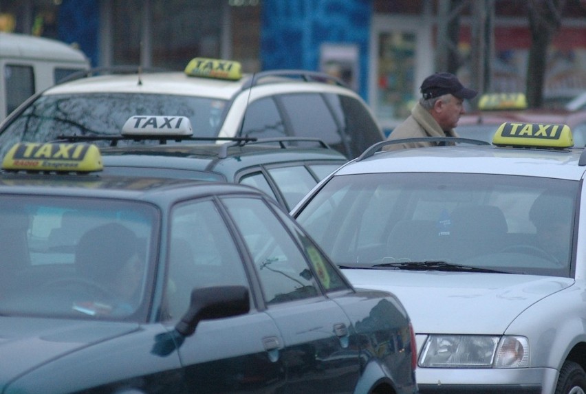 Trójmiasto: Taksówki w tym samym kolorze? Pomysł podoba się Gdyni, Gdańsk podchodzi z rezerwą