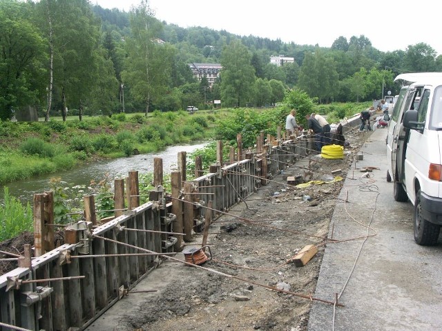 Remont balustrady w Wiśle powoduje utrudnienia w ruchu na głównej drodze w Wiśle.